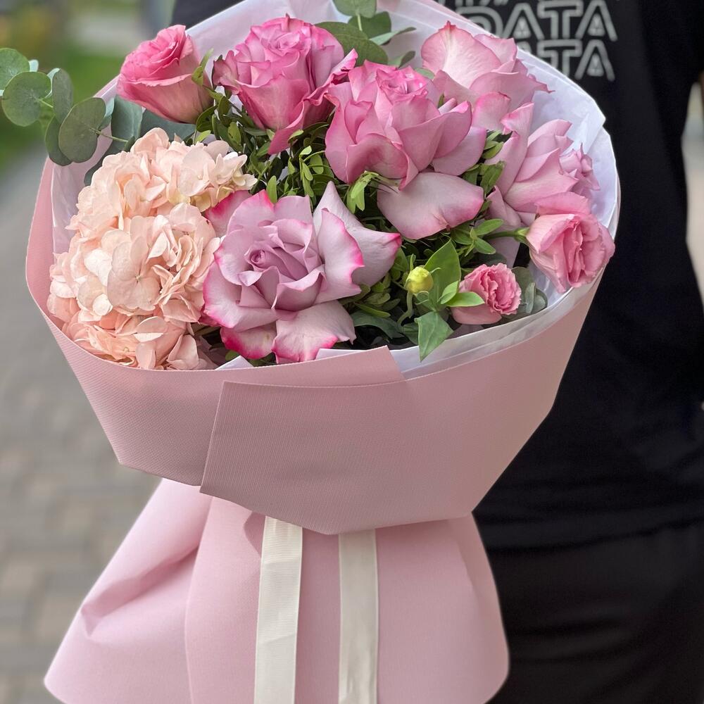 Евро-Букет из Гортензии ,Розовых Роз,Лизиантусов и Эвкалипта + открытка ручной работы в подарок